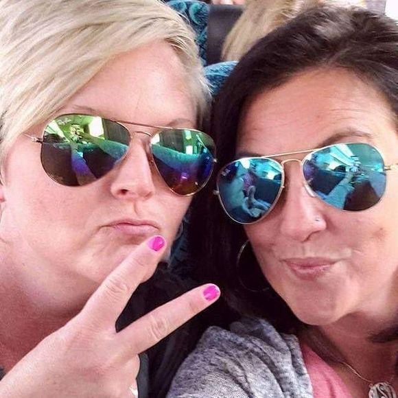 Meet your Posher, Apryl - Picture 1 of 1